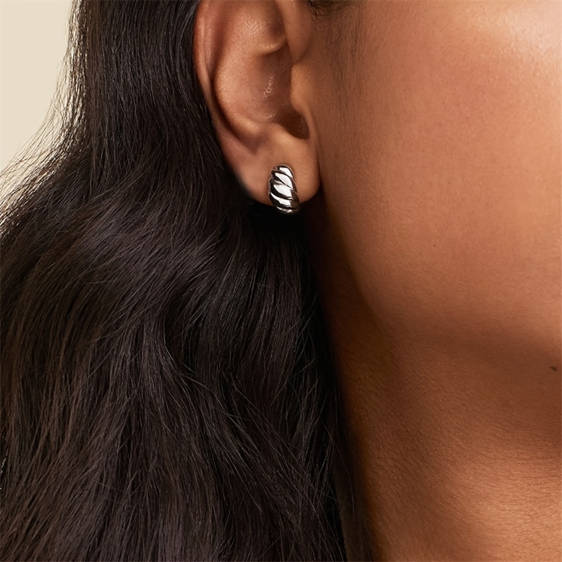 Women's Unique Minimalist Niche Design Stainless Steel Curved Ear Pin